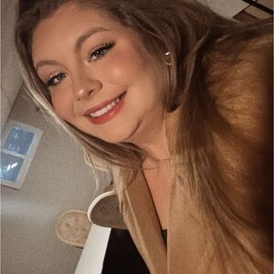 Meet your Posher, Claire